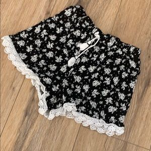 Art Class High-Waisted Shorts